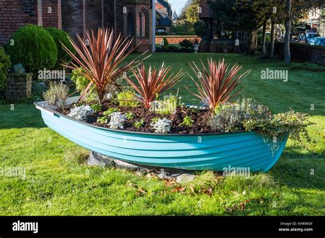 Rowing boat garden hi-res stock photography and images - Alamy