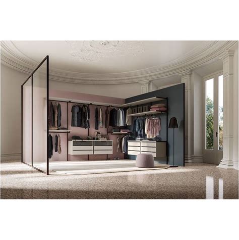 Naked Walk In Closet Bello Spazio