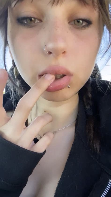 Cleaned all day finally online : r/FreckledGirls