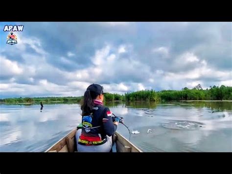 HOROR BANGET KETIKA TOMAN NYAMBAR UMPAN PAS DI DEPAN PERAHU JORAN