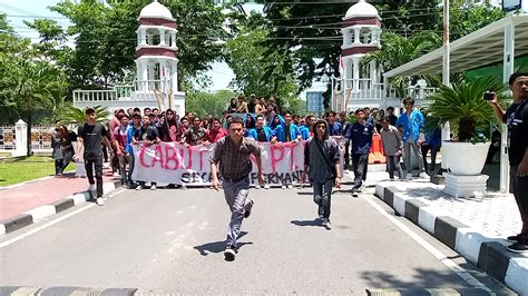 Mahasiswa Kembali Demo Di Kantor Gubernur Minta Cabut Izin Pt Bmu