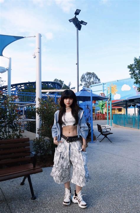 Hot girl làng game khiến fan tan vỡ chỉ với một tấm hình