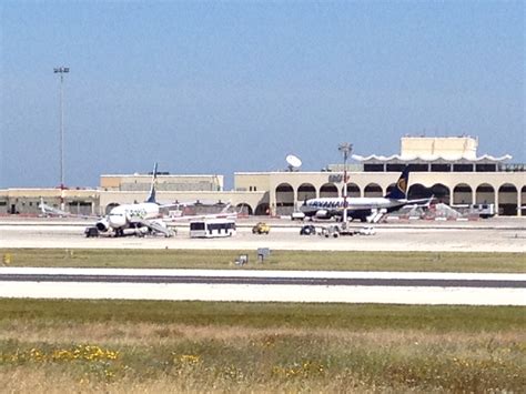 Emergency landing by Ryanair aircraft - TVMnews.mt