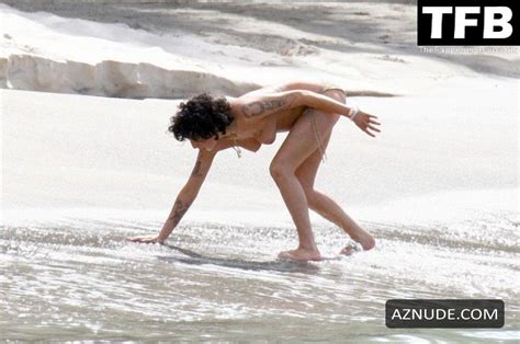 Amy Winehouse Nude And Sexy Photos Collection AZNude