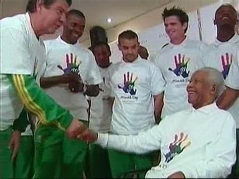 Nelson Mandela Visita A Los Bafana Bafana V Deo Dailymotion