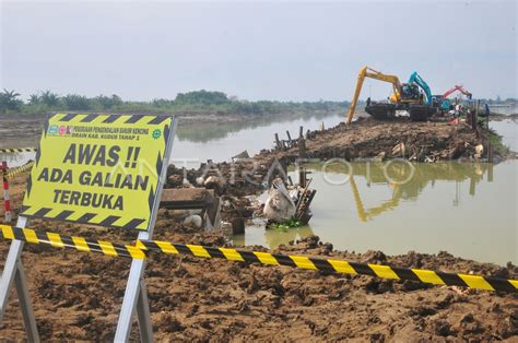 Perbaikan Tanggul Sungai Wulan Yang Jebol Antara Foto