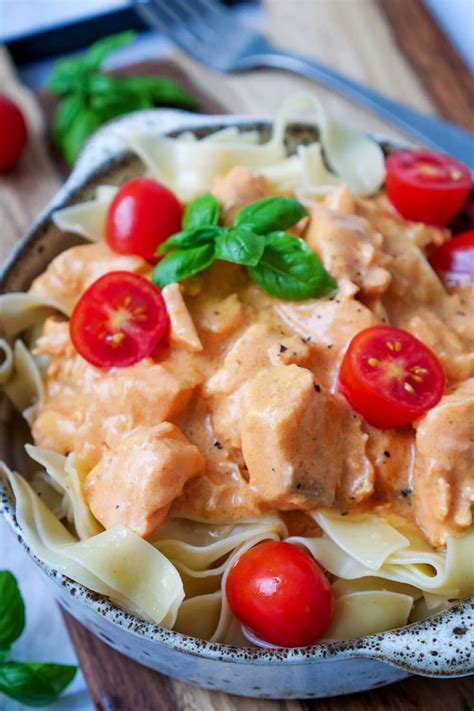 Bandnudeln Mit Lachs Einfache Lachs Sahne Sauce Rezept Bandnudeln