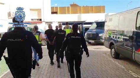 Sis detinguts a La Línea per apedregar dos agents de la Vigilància