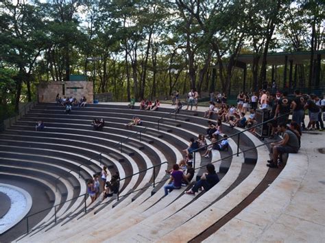 G1 Reabertura do Teatro de Arena atrai público discreto em Ribeirão