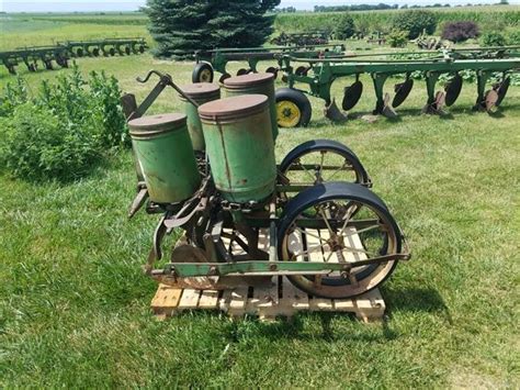 John Deere 246247 2 Row Planter Bigiron Auctions