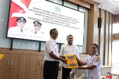 Bupati Pakpak Bharat Franc Bernhard Tumanggor Memimpin Rapat Kerja