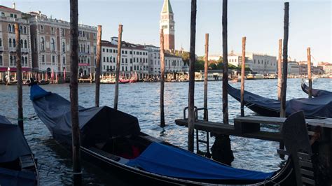 Shots of the canal city of venice 21857160 Stock Video at Vecteezy