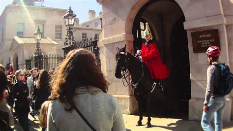 Los Guardias De La Reina Isabel De Inglaterra Youtube