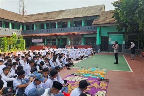 Police Goes To School Blusukan Ala Polisi Sebarkan Anti Tawuran Dan