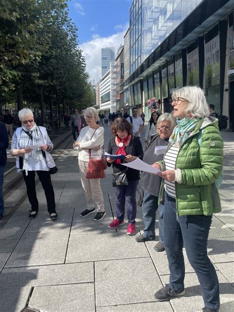 Omas Gegen Rechts Frankfurt Mahnwache An Der Konsti