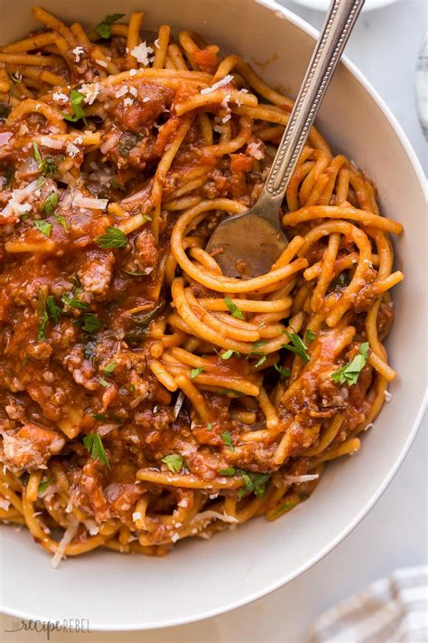 One Pot Spaghetti and Meat Sauce (made healthier!) - The Recipe Rebel