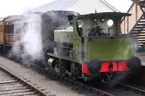 Pontypool & Blaenavon Railway - Photo "Awaiting departure" :: Railtracks UK