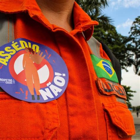 Sindipetro Caxias participa de ato em repúdio a absurdo caso de assédio