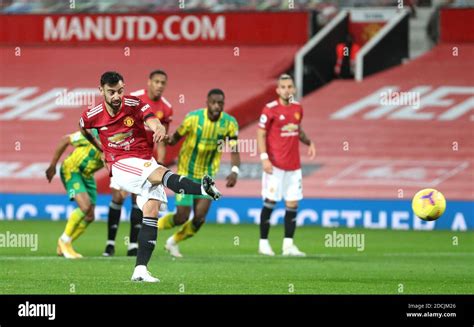 Manchester United S Bruno Fernandes Scores His Side S First Goal Of The Game From The Penalty