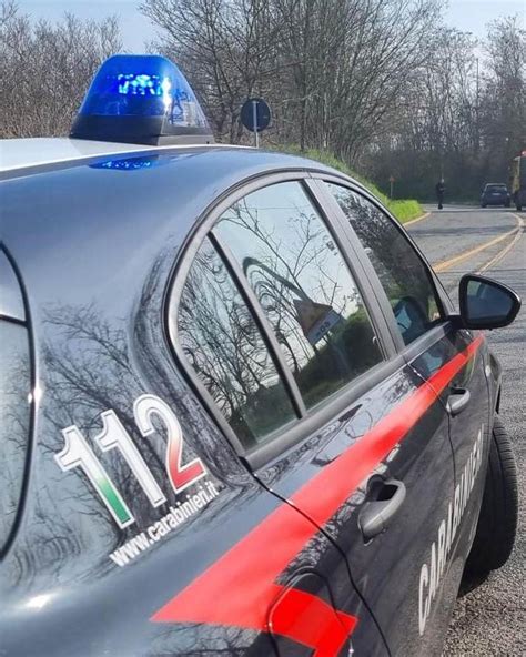 Due Carabinieri Fuori Servizio Accoltellano Uno Spacciatore Sospesi