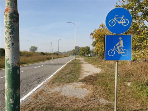 Cremona Sera La Pista Ciclabile Fantasma Di Via Riglio Per Il Comune