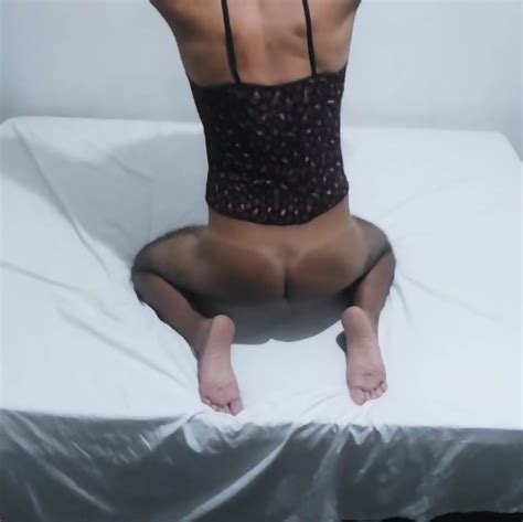 Trans Latina De Marquinha De Bikini Sexy Fazendo Show N