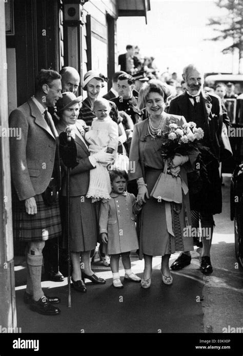 Members of the Windsor Royal Family arriving in Balmoral Stock Photo ...