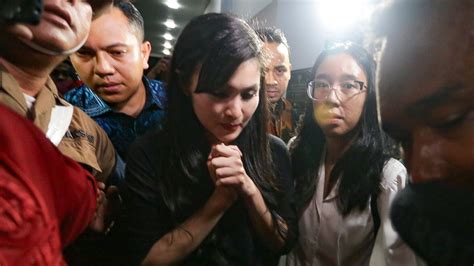 Foto Sandra Dewi Bisa Terhindar Dari Kasus Korupsi Suami Pengacara