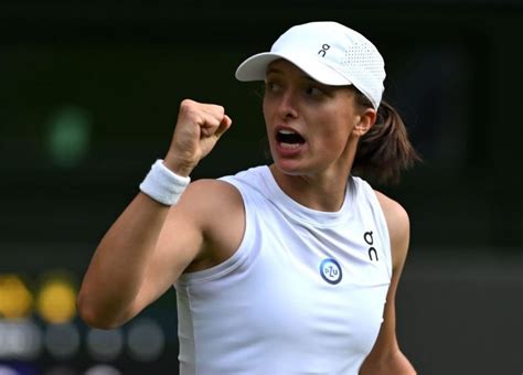 Wimbledon Iga Swiatek Survives Belinda Bencic Scare To Enter