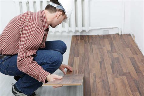 What’s the Difference Between Laminate and Vinyl Flooring?