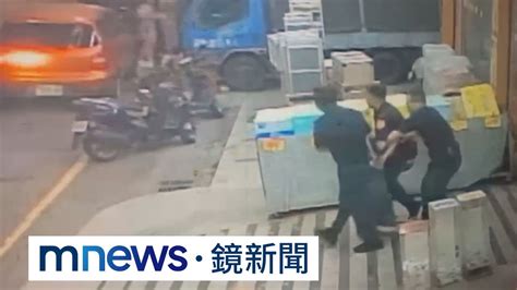 台東醉漢酒後鬧事 警噴辣椒水壓制雙雙掛彩｜鏡新聞 Youtube