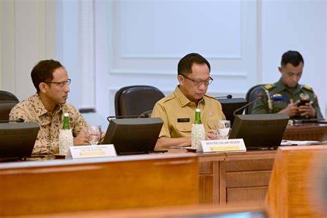 Foto Presiden Instruksikan Jajaran Tindaklanjuti Rekomendasi