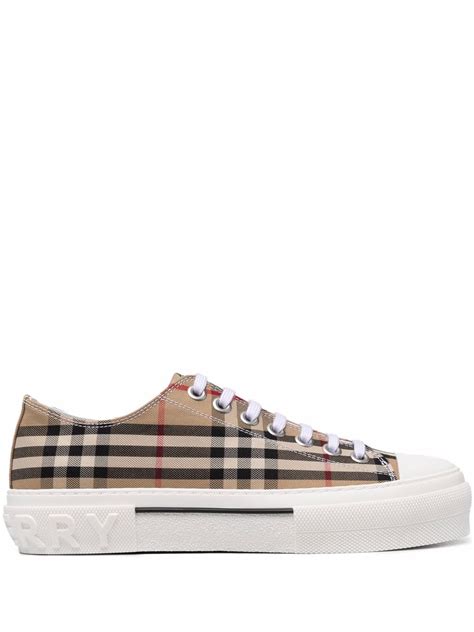 Sneakers Burberry Luxe Pour Homme Modalova