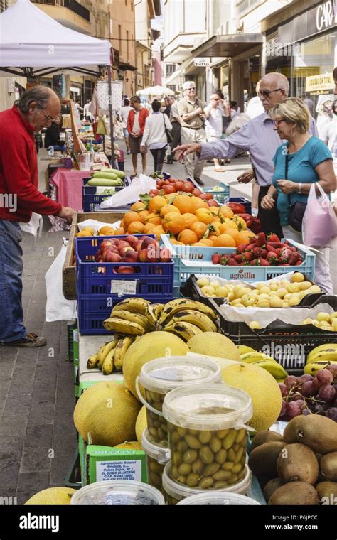 Mercado De Frutas Y Verduras Hi Res Stock Photography And Images Alamy