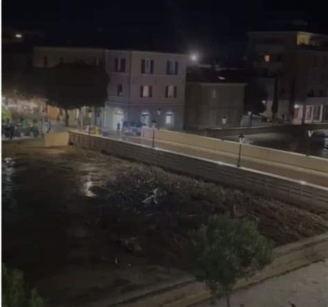 Marche Senigallia Pochi Istanti Prima Dellalluvione Lampo Video