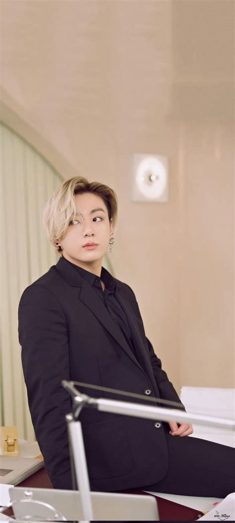 Pin Oleh Syakila Kiki Di Jungkook Blonde Hair Black Suit
