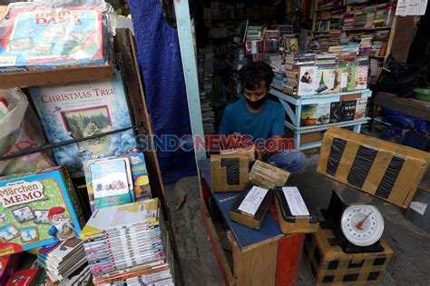 Foto Berkat Jualan Online Penjual Buku Bekas Ini Mampu Bertahan Di