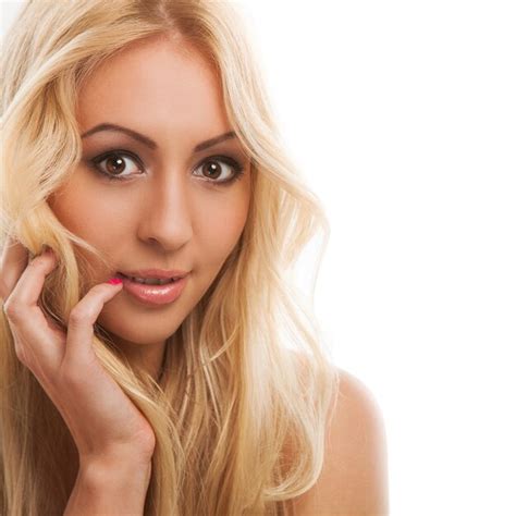 Belle Femme Blonde Aux Cheveux Longs Photo Gratuite