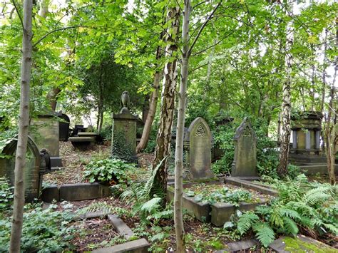 Overcrowded Graveyard Kevin Waterhouse Geograph Britain And Ireland