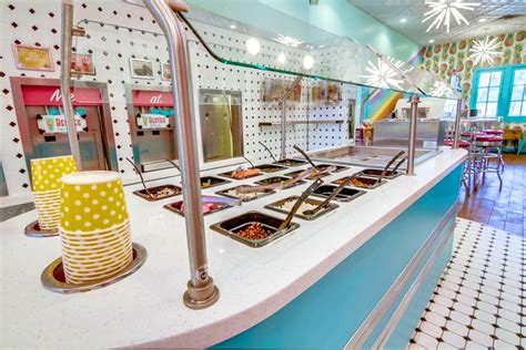 Frozen Yogurt And Ice Cream Shop Design Besties Cool Treats Shop