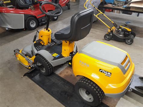 Stiga Park Compact Zitmaaier Ho Vde Tuin En Parkmachines