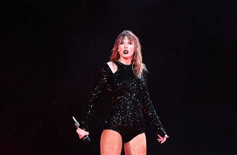 Taylor Swift Announces 2020 Tour Dates, Only 2 US Shows - Stereogum