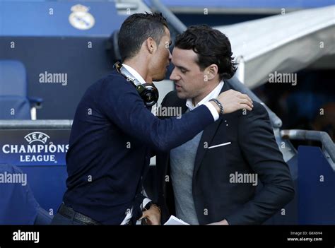 Real Madrids Cristiano Ronaldo Left Chats With Owen Hargreaves