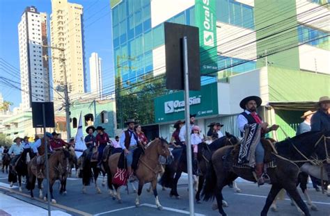 Vídeo confira como foi a Carreata Farroupilha pelas ruas de Balneário