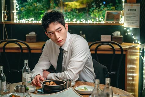 Jin Ki Joo Teams Up with Seo Kang Jun in “Undercover High School”