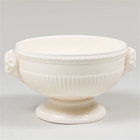 Assembled Wedgwood Porcelain Service in the 'Edme' Pattern sold at ...