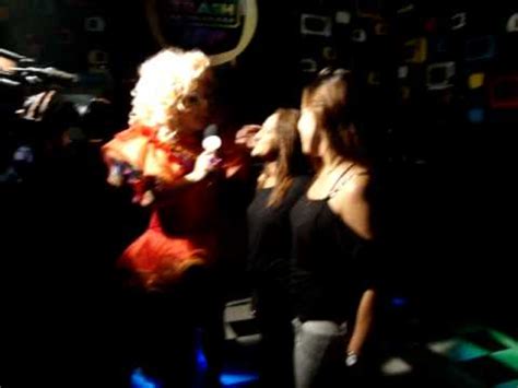 ENTREVISTA AO VIVO DO CLUB TRASH 80 VEGAS RUA AUGUSTA DRAG QUEEN TCHAKA