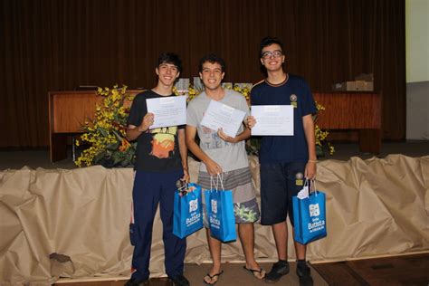 Alunos recebem premiação do Enem Institucional 2015 Blog Rede Batista