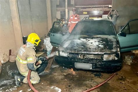 Carro Pega Fogo Dentro De Oficina Na Barra