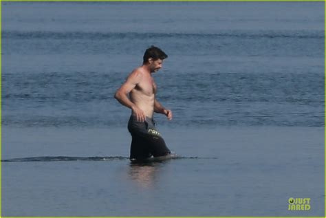 Hugh Jackman Goes Shirtless At The Beach In The Hamptons Photo 4468293